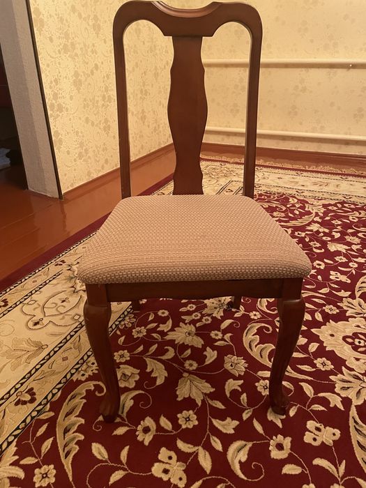 Стол и стулья