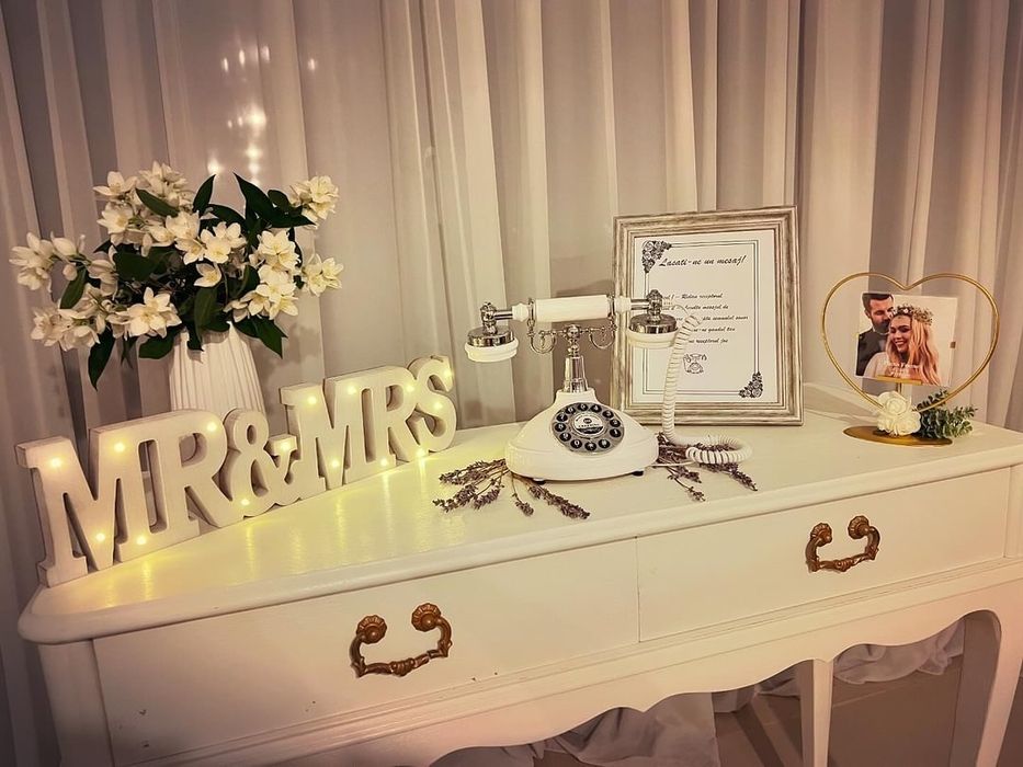 Litere luminoase volumetrice, panouri, audio-guestbook, cabino foto