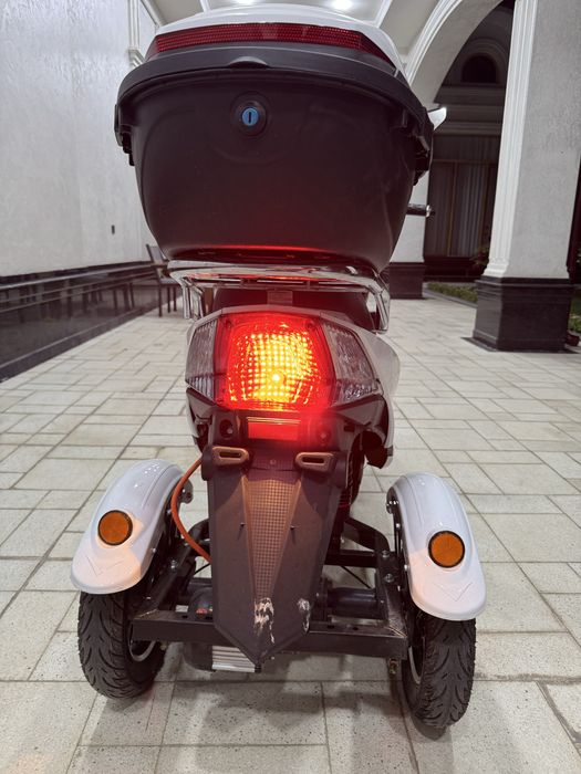 Скутер сотилади 3 та колесалиги