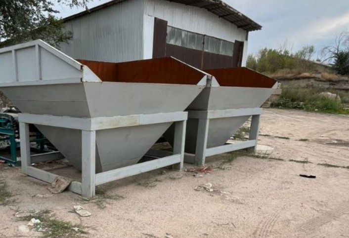 Бункер накопитель для щебеня песка