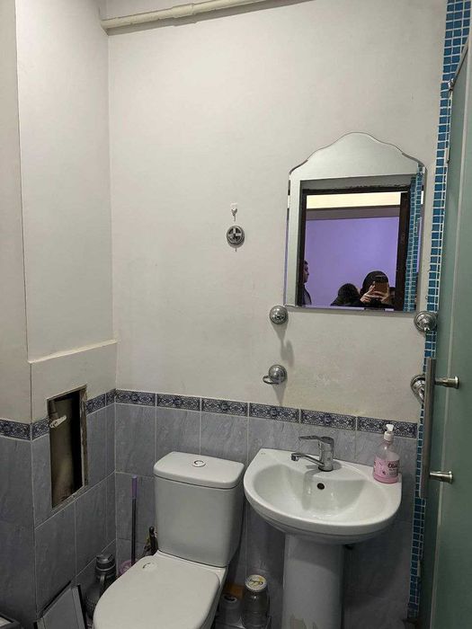 Гафур Гулям метроси енида 1 хоналик квартира сотилади