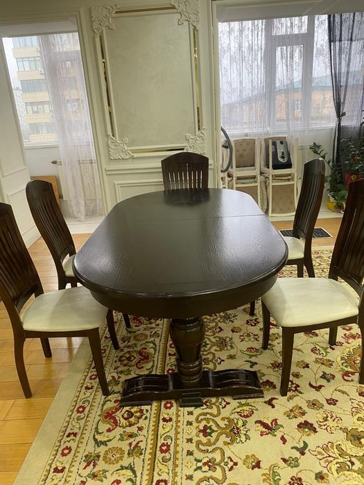 Обеденный стол из красного дуба