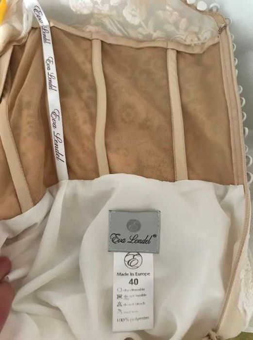 Vand rochie de mireasă din dantela "Cameron by Eva Lendel"