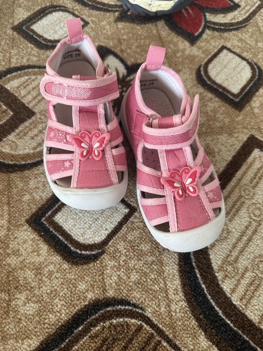 Шикарные босоножки розового цвета,для каждой малюсенькой принцесски!