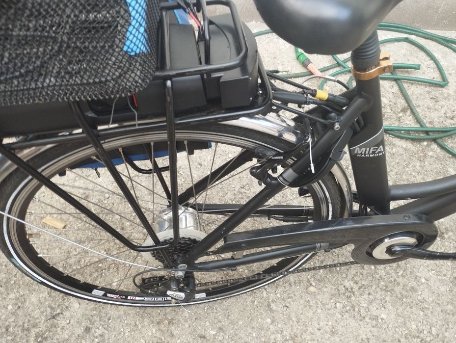 Vind două biciclete electrice