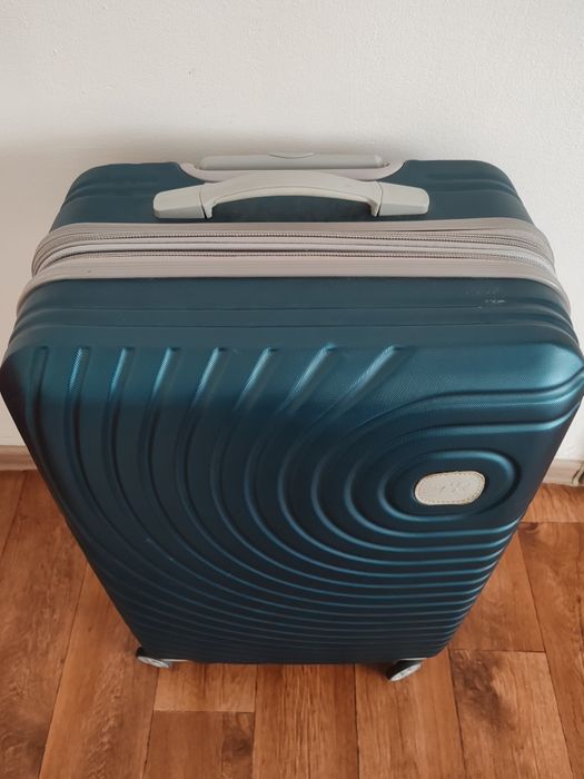 Чемодан в отличном состоянии