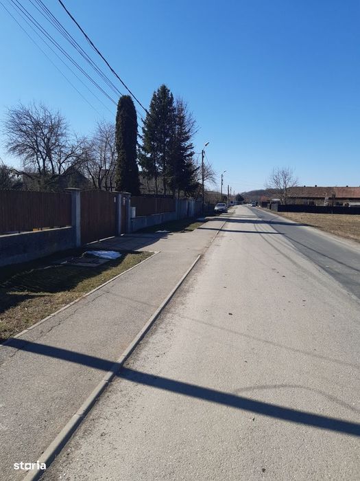 Vand teren construibil intravilan utilitati drum asfaltat central