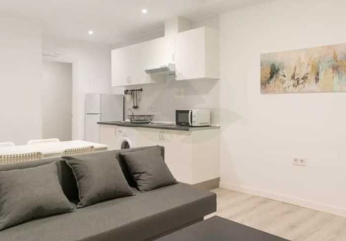 Дава се под наем Тристаен апартамент в Пловдив, Каменица 2 - 95 кв.м за 398.82 € - Снимка #1