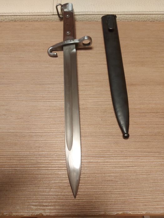 Чисто Нов Подофицерски щик Манлихер М 95 в отлично състояние.