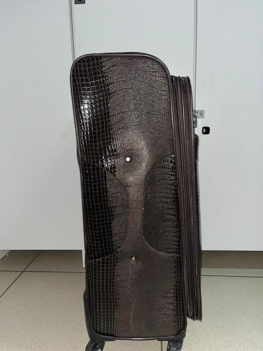 Чемодан бағасы 10.000 таза жаңа