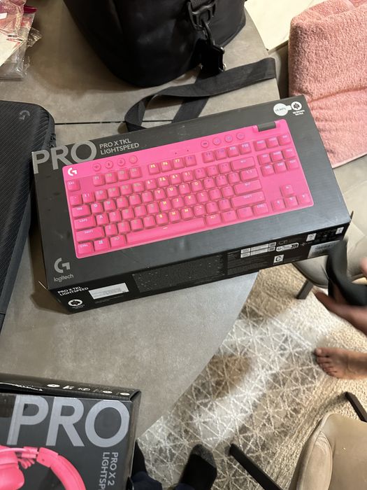 logitech наушники и клавиатура