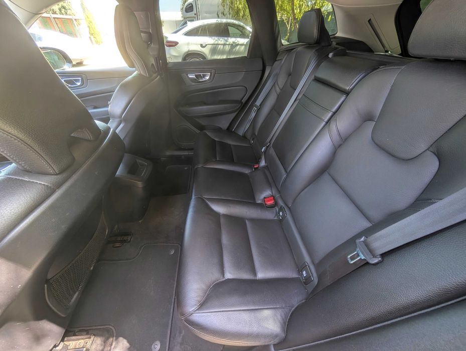 Volvo XC60 D4 Momentum Pro 2019 | Volvo On Call