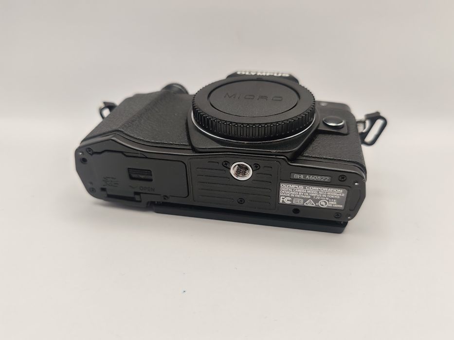 Kit complet Olympus e-m10 II cu obiective, 45mm, 14-42mm și 40-150mm