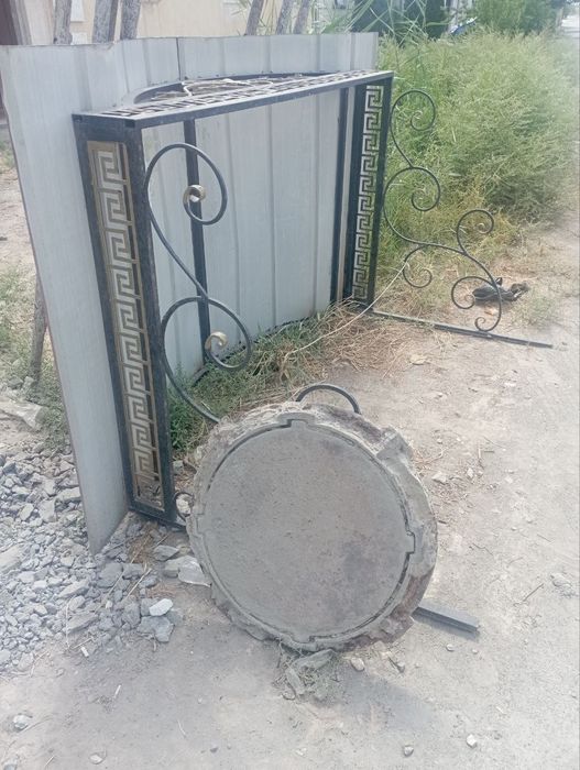 Эшик устига соябон (козерок) сотилади.