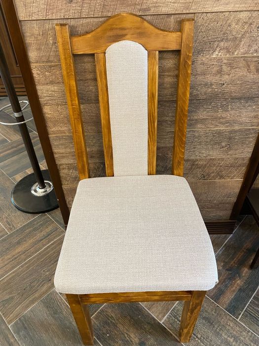 Producător scaune tapițate și mese din lemn masiv