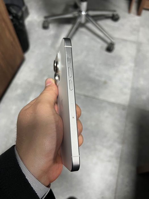 iPhone 15 pro white 128 gb