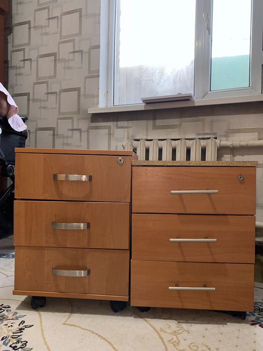 Тумбочка с задвижками