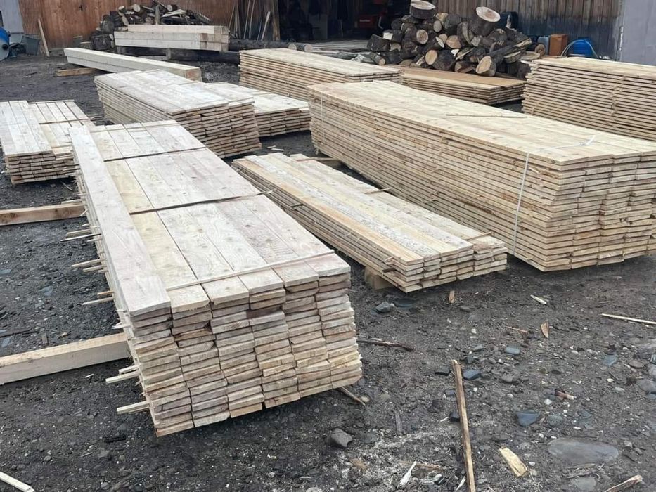 Cherestea grinzi lati scandura depozit