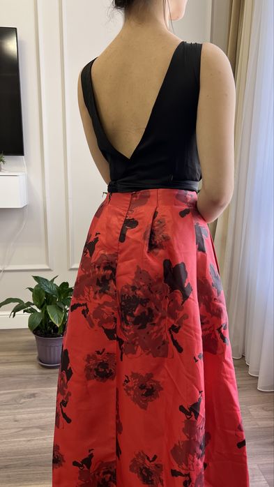 Платье нарядное с открытой спиной