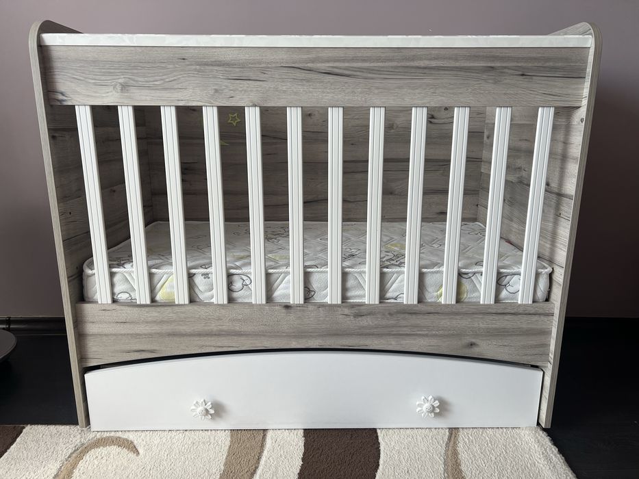 Бебешко легло - кошара с матрак. Като нова, с функция сън!