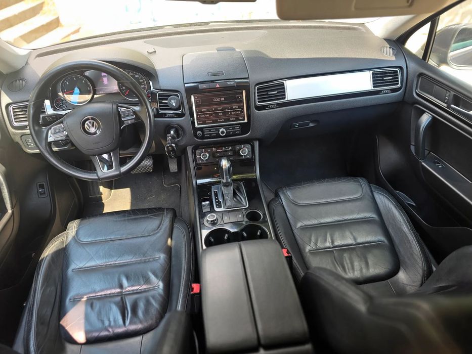 Volkswagen Touareg 3.0 tdi 245 cp Navi