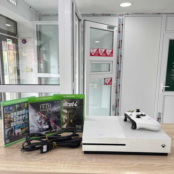 C32/ Игровая приставка XBOX ONE S 500GB /sk152123