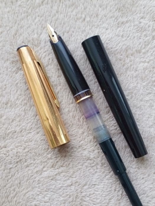 Авторучка с золотым пером