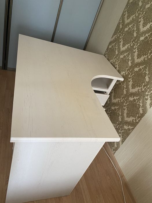 Стол рабочий ,для офиса и дома