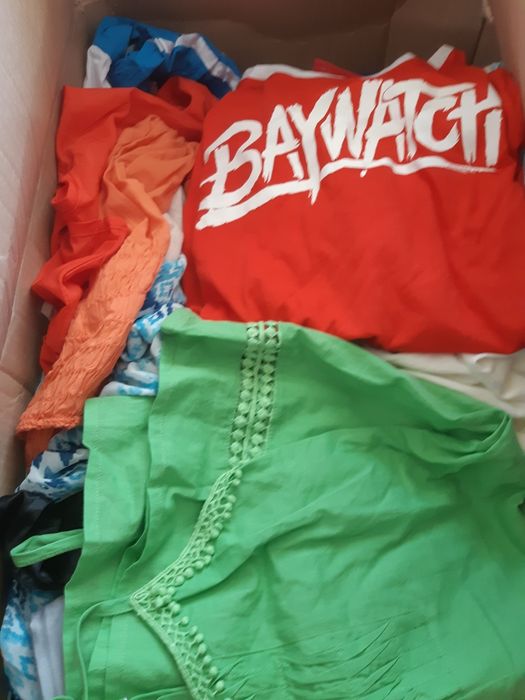 Vând îmbrăcăminte noua la palet