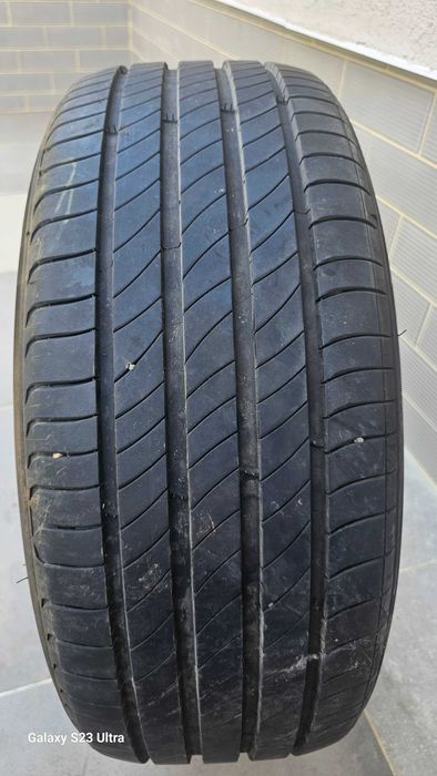 Vand 4 anvelope de iarna Vredestein 235/ 55/ R19 si o anvelopa de vara Michelin Primacy 4, 235/ 55 R19