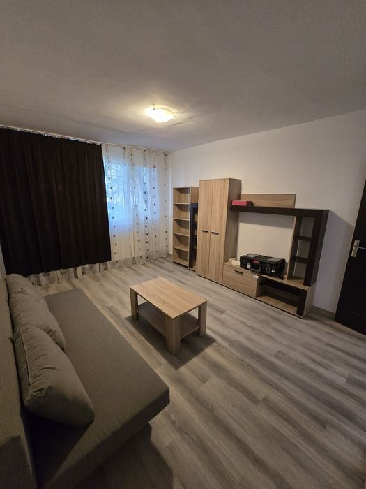 Proprietar Inchiriez apartament 2 camere, Str. Liviu Rebreanu peste drum de Spitalul Judetean