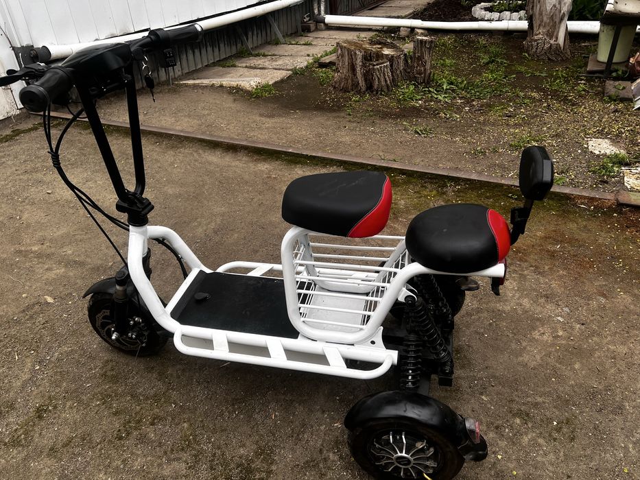 Продам электросамокат трехколесный