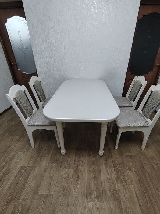 Продам стол обеденный
