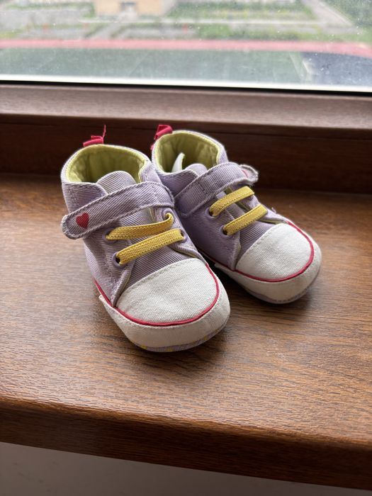 Продам тонкие ботиночки