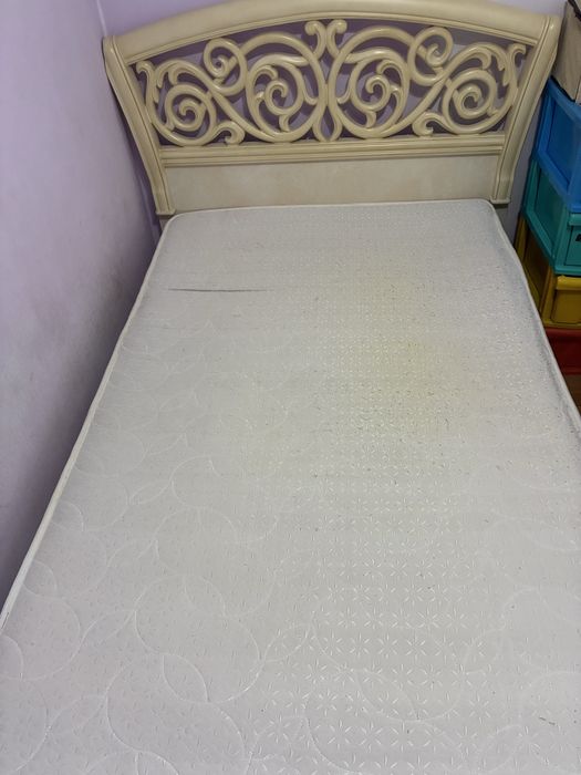 Продам кровать полуторку