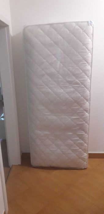 Две легла с два матрака и две подматрачни рамки + ракла