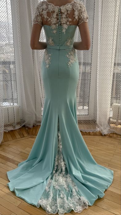 Элегантное вечернее платье.