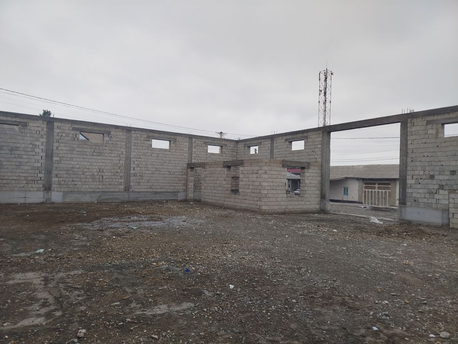 8 сотих майдонга курилган омборхона учун мулжалланган бино сотилади