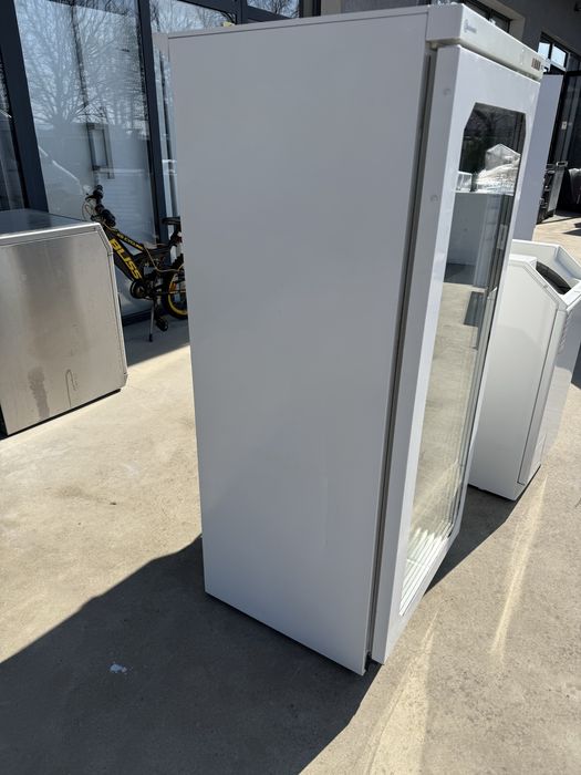 Минусова хладилна витрина Bauknecht 140см