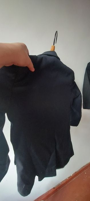 Qora kastyum shim sotiladi