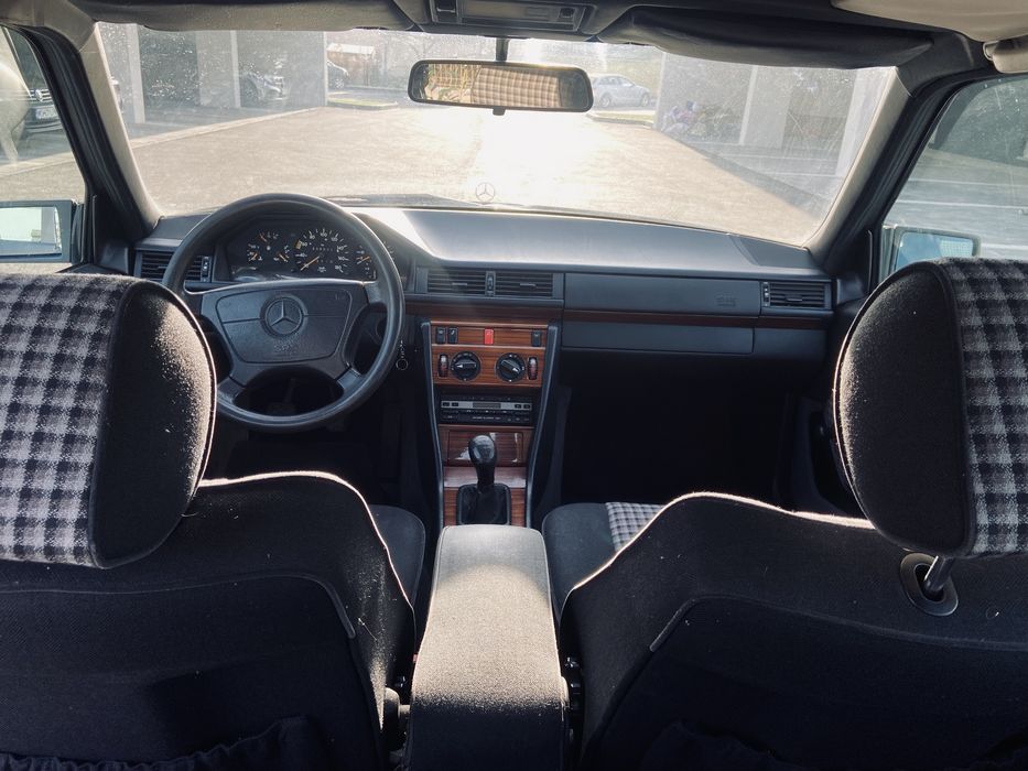 Mercedes-Benz W124