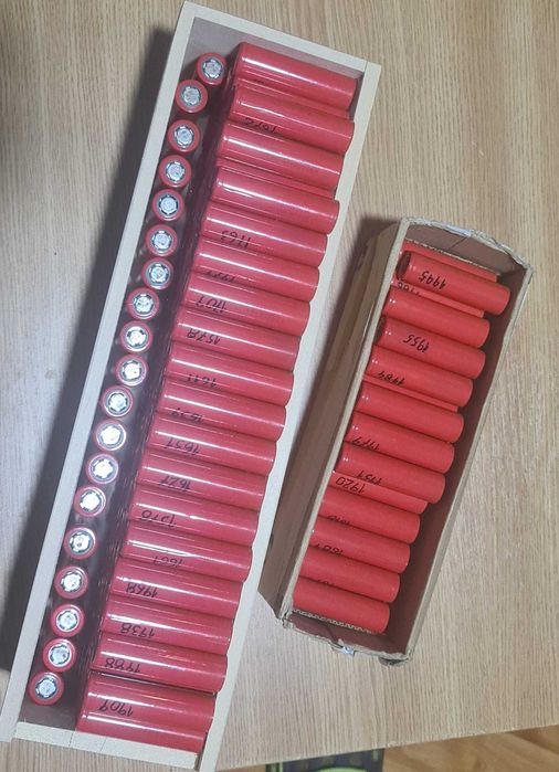 Vand calup a cate 38 de baterii Li-Ion 18650 3,7 V