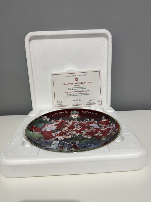Колекционерска чиния Danbury Mint – Liverpool FC "Champions of Europe 1984" (с сертификат и кутия)
