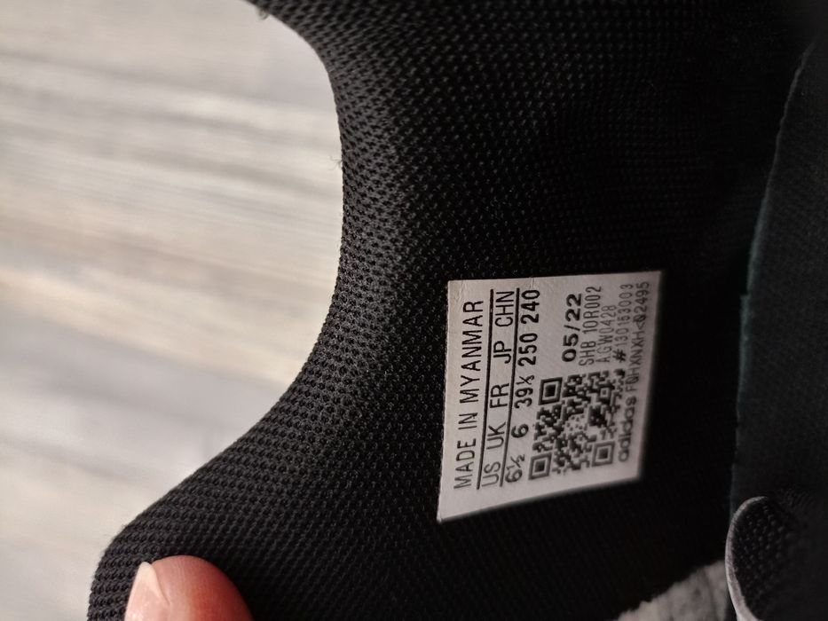 Маратонки адидас