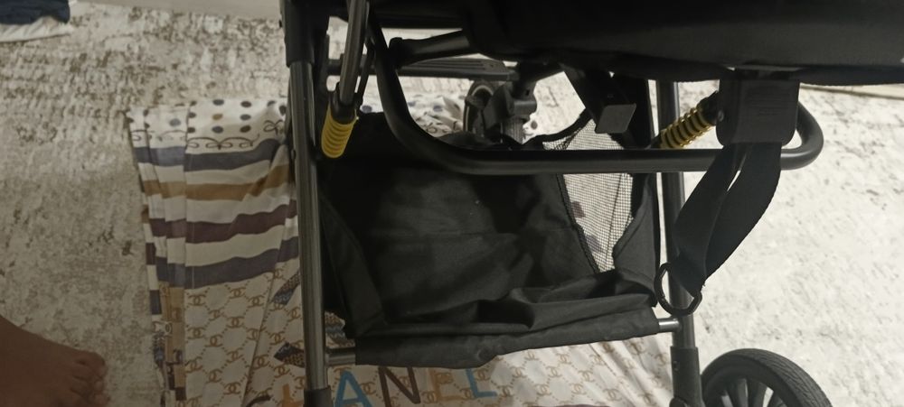 Коляска и шезлонг для ребенка