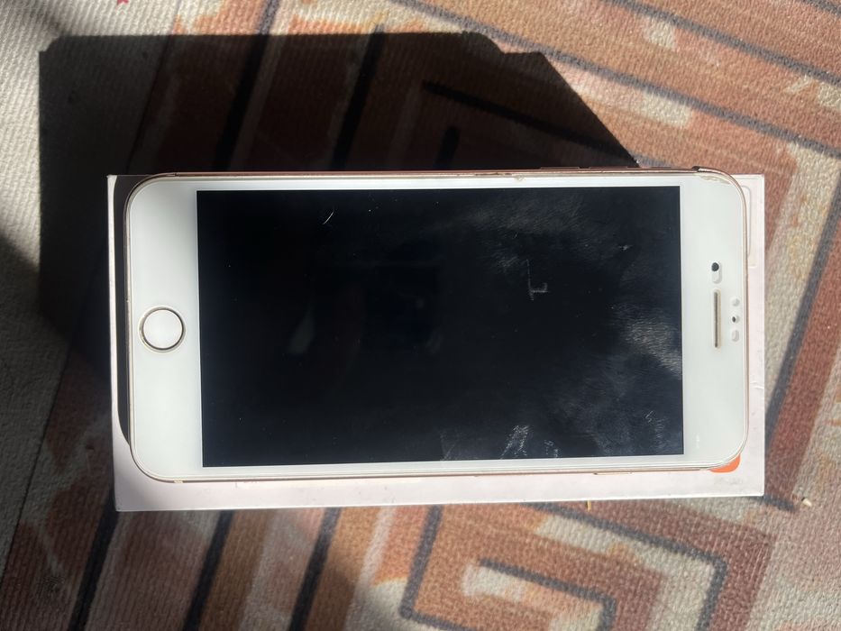 Продам телефон срочно