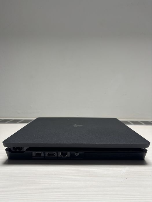 PS4 Slim 1TB SSD Samsung + 2 Controllere + 2 jocuri -Stare Foarte Bună