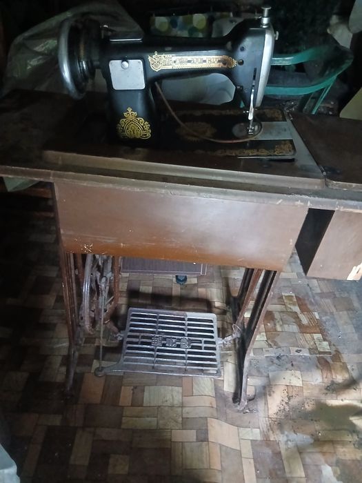 Продам швейную машинка