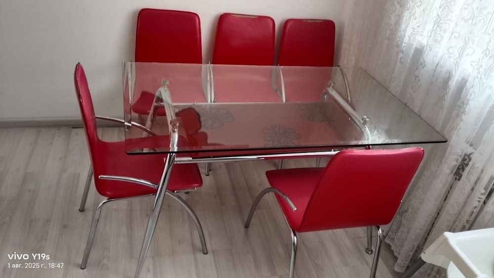 Продаю Стол и стулья