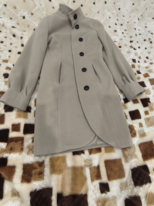 Продам пальто весенние.